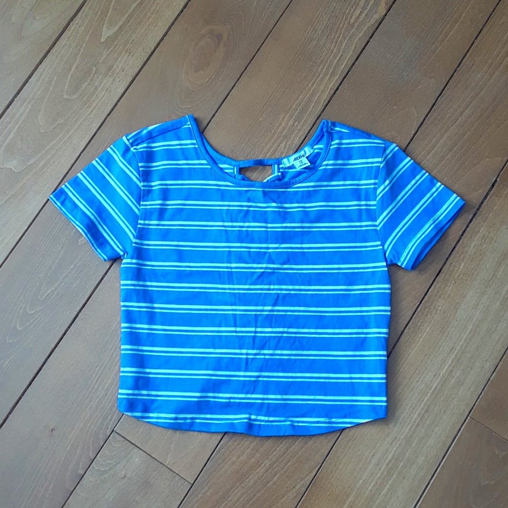 FLASH SALE 10/$20   New crop Tee XS
